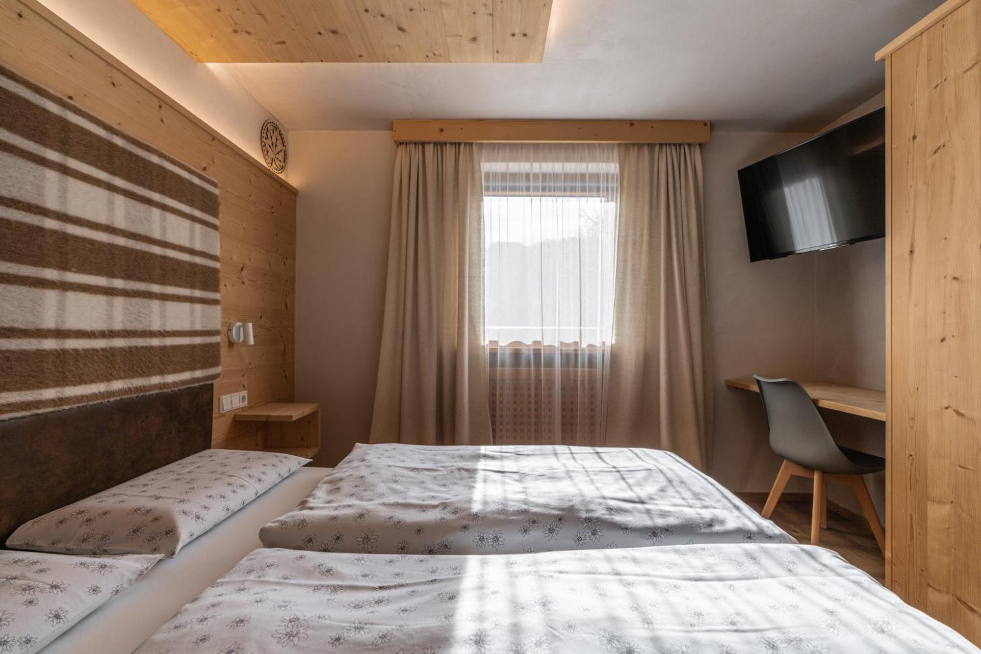 Ciasa Iachin Mountain Apartment San Martino in Badia Exterior foto