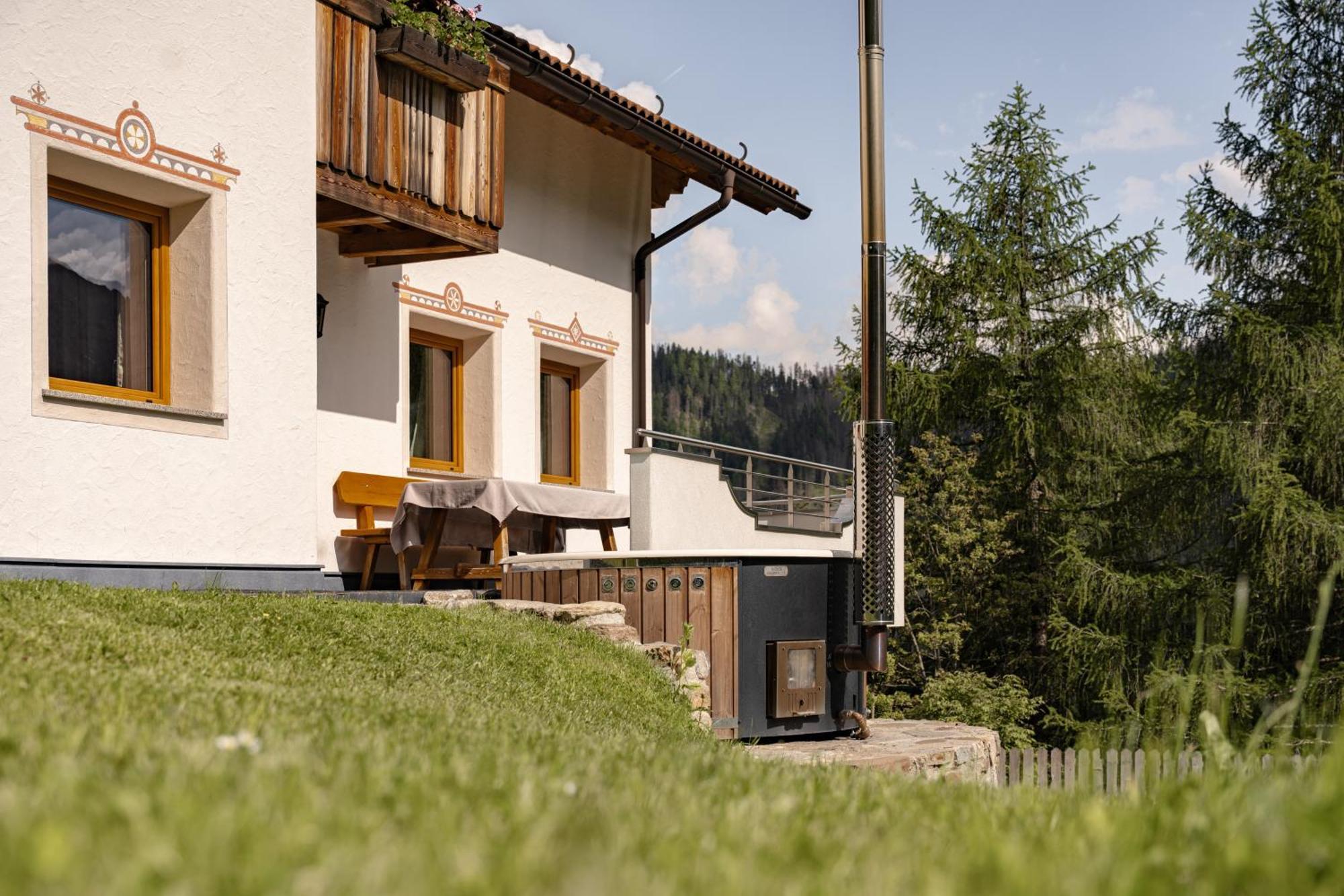 Ciasa Iachin Mountain Apartment San Martino in Badia Exterior foto